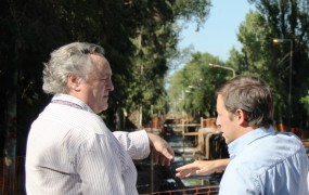 Joaquín y Jaime en una de las recorridas por la gran obra hidráulica