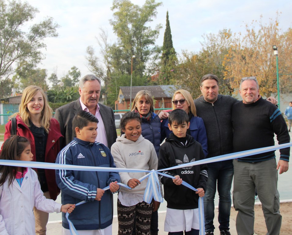 El Municipio de San Miguel sigue inaugurando playones deportivos para la comunidad educativa