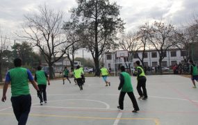 Este playón beneficia a más de 600 alumnos de las dos escuelas de la zona