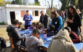 Esto funciona para coerregir las asimetrías en el sistema educativo y evitar que la deserción escolar