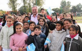 Joaquín saludó a los chicos después de la inauguración