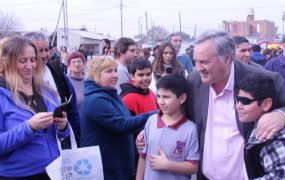 Joaquín saludó a los vecinos