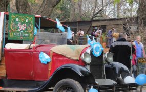 Desfilaron carros y carretas antiguas