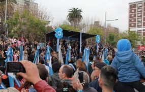 El acto central fue un éxito y congregó a miles de vecinos