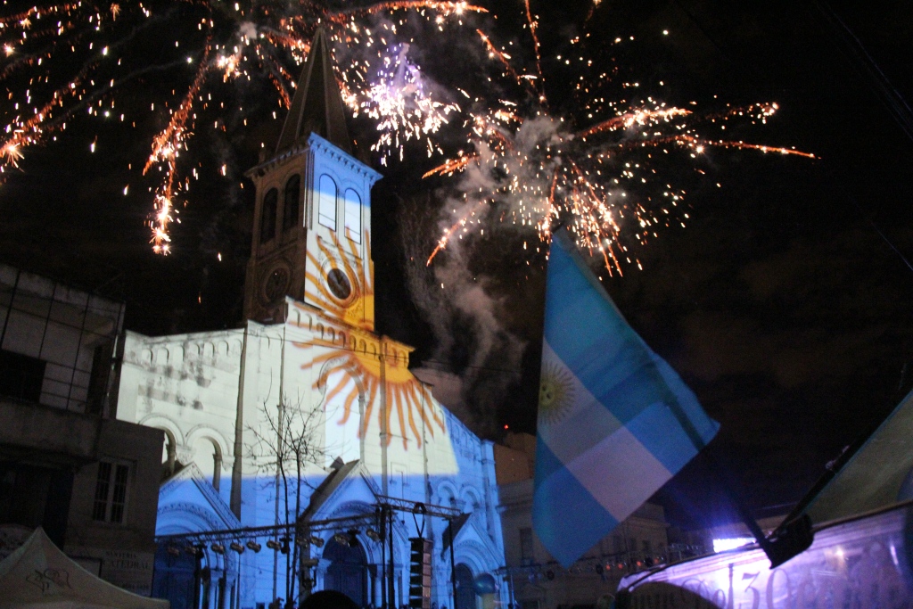 El pueblo de San Miguel festejó unido el Bicentenario de la independencia Patria
