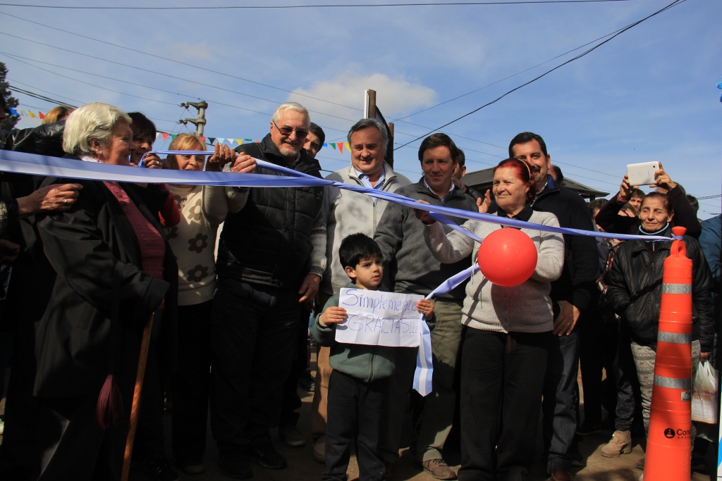 Se inauguró el primer tramo de la segunda etapa de la obra de pavimento y de hidráulica en Maestro Ferreyra