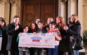 Jaime Méndez entregó premios durante la vigilia del Bicentenario