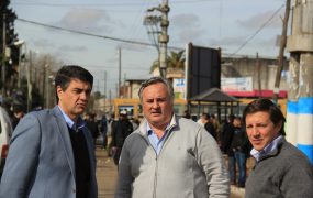Los funcionarios recorrieron los metros de pavimento inaugurados