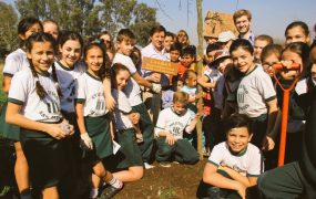 Alumnos plantaron árboles en la reserva natural de San Miguel