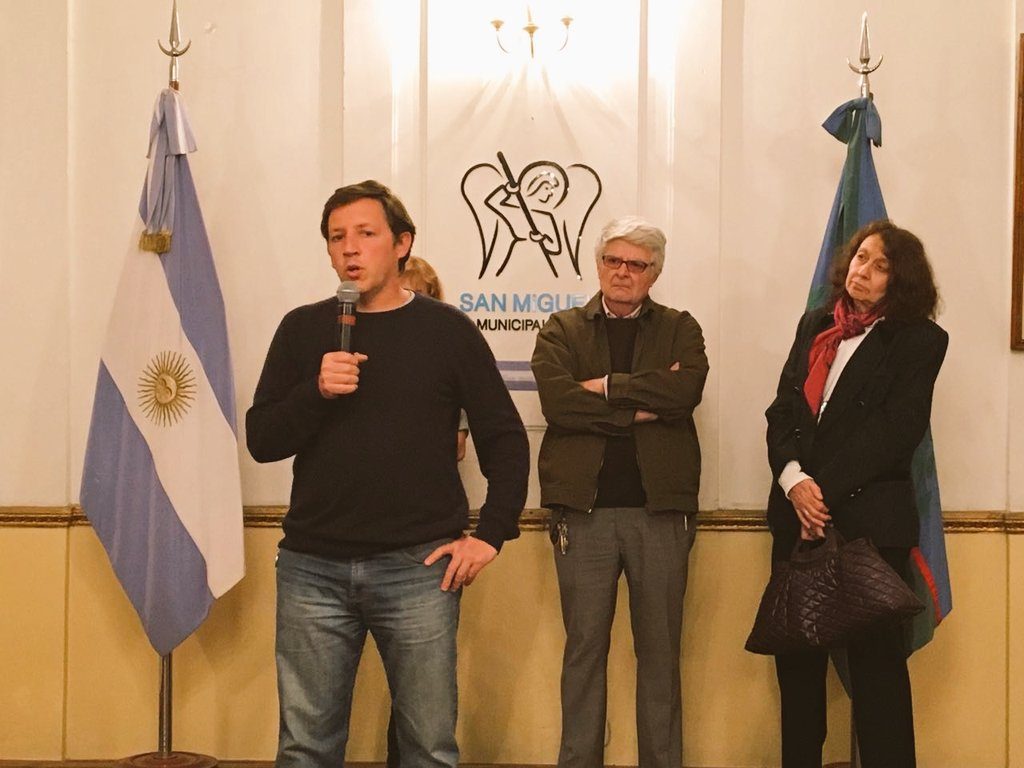 apertura-de-la-muestra-de-arte-con-autoridades