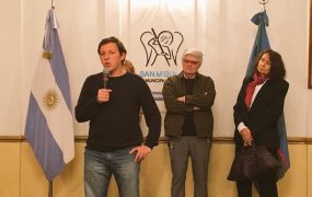 apertura-de-la-muestra-de-arte-con-autoridades