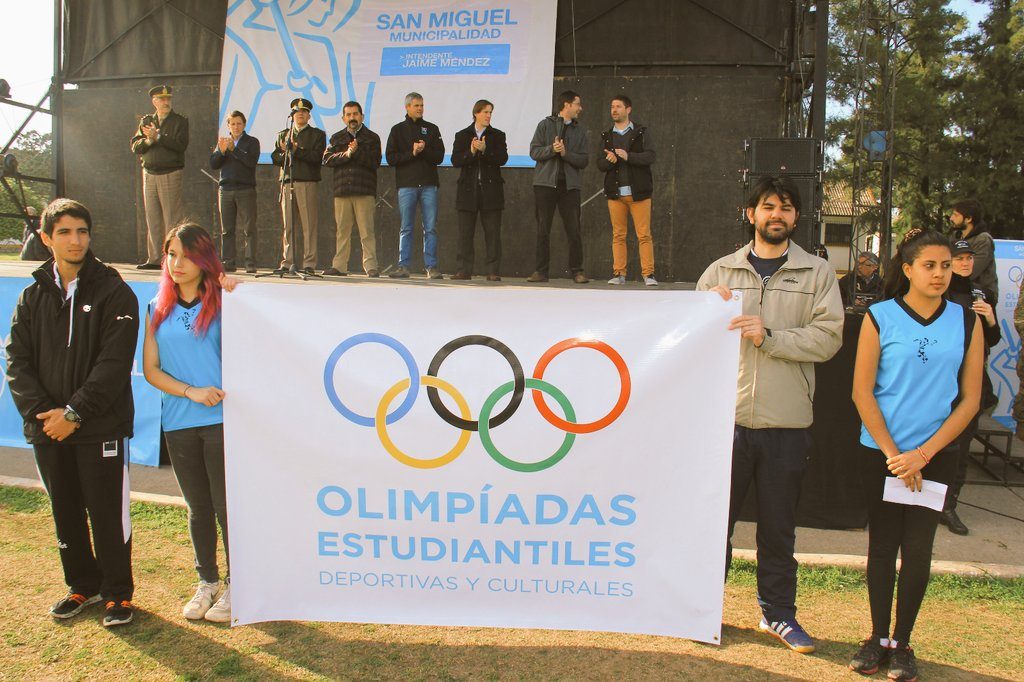 autoridades-en-el-cierre-de-las-olimpiadas