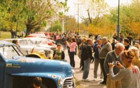 la-exhibicion-de-autos-clasicos-en-el-corredor-aerobico