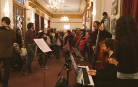 muestra-de-arte-en-el-salon-dorado