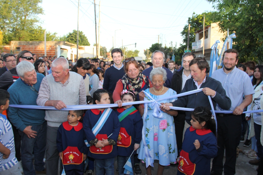 Con Cenzón y De la Torre, se inauguró un nuevo pavimento e hidráulica en San Miguel