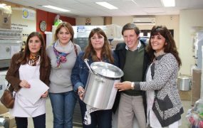 jaime-mendez-con-docentes-en-la-entrega-de-equipamiento