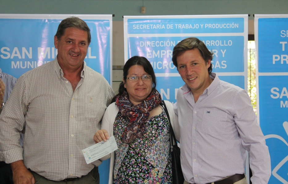 Jaime Méndez entregó subsidios y microcréditos a emprendedores de San Miguel