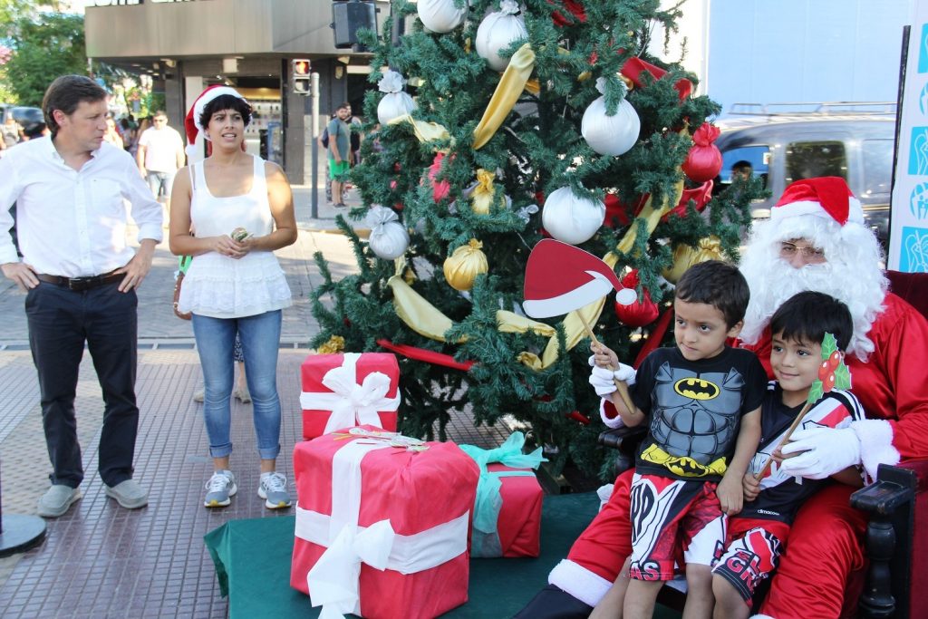 el-arbol-de-navidad-en-la-plaza-de-san-miguel