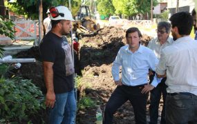 El Intendente supervisando las obras de cloacas en Rosa Mística