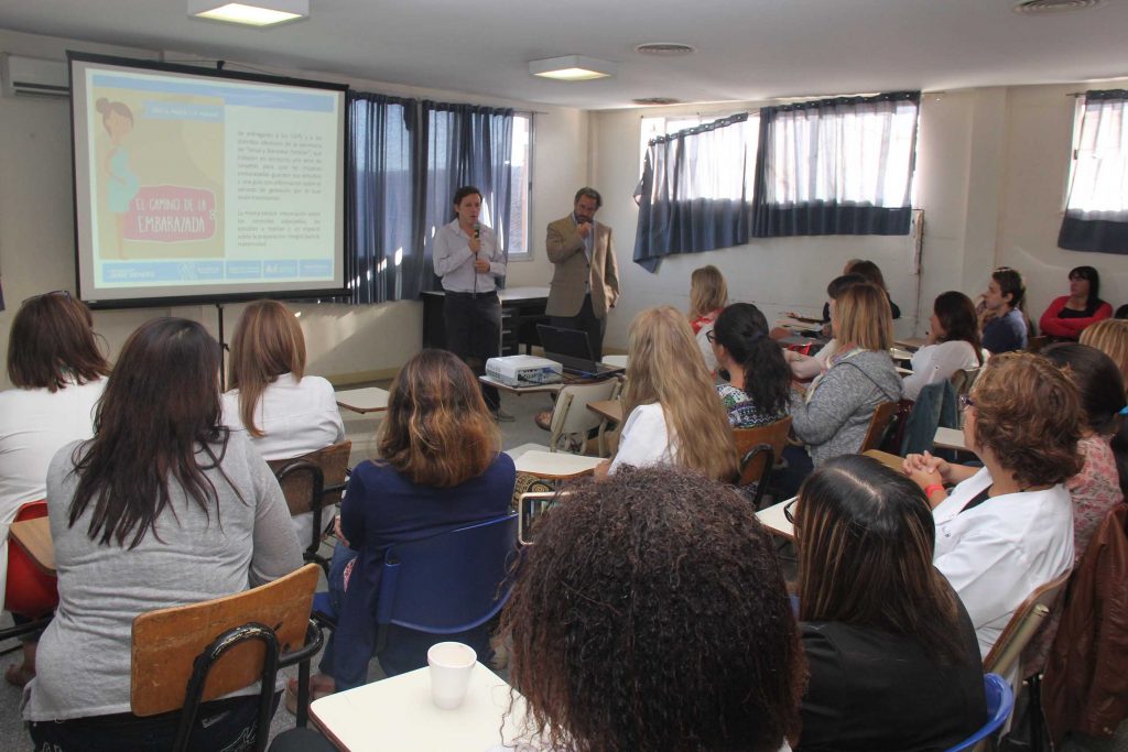 Autoridades en el lanzamiento del programa