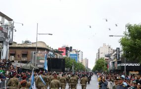 Desfile aéreo en el centro del distrito