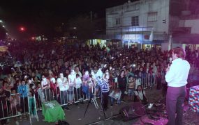 El Intendente participando del festival en la calle Irusta