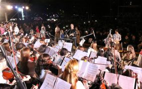 La orquesta y coro Juntos por Más, con chicos y jóvenes de San Miguel