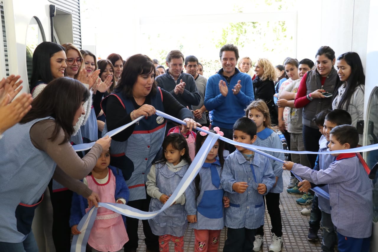 Jaime Méndez y Gabriel Sánchez Zinny inauguraron un jardín de infantes