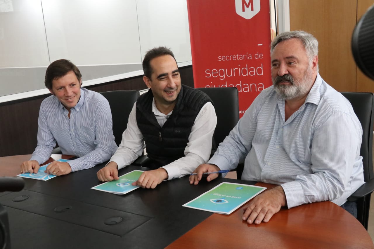 Jaime Méndez y Ramiro Tagliaferro firmaron un convenio para implementar «Ojos en Alerta» en Morón