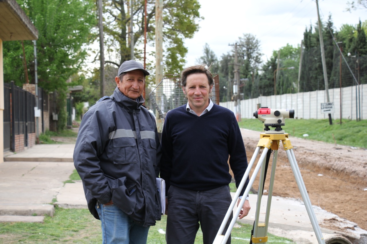 Jaime Méndez supervisó nuevos pavimentos en Santa María