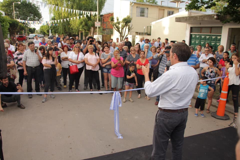 Jaime Méndez inauguró el nuevo pavimento de Mateo Bootz