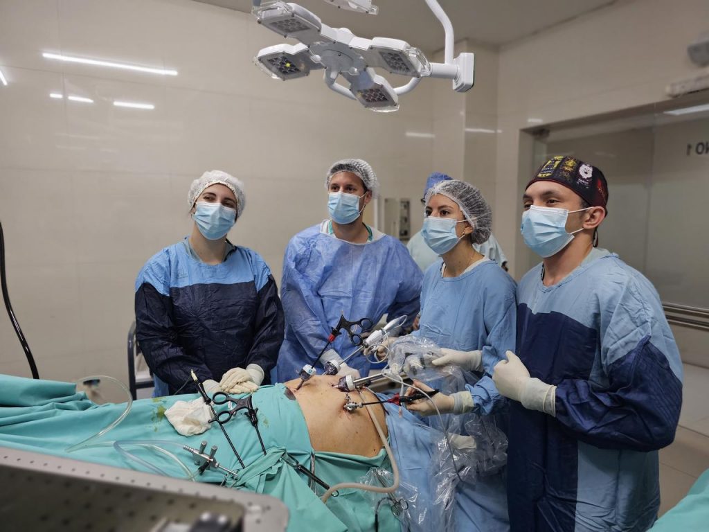 Se realizó una importante cirugía de estómago en el Hospital Larcade