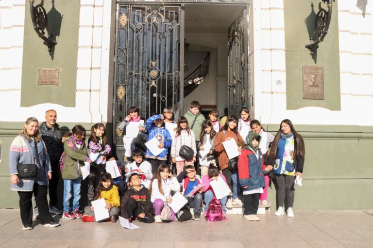 Alumnos de primaria recorrieron el centro cívico de San Miguel