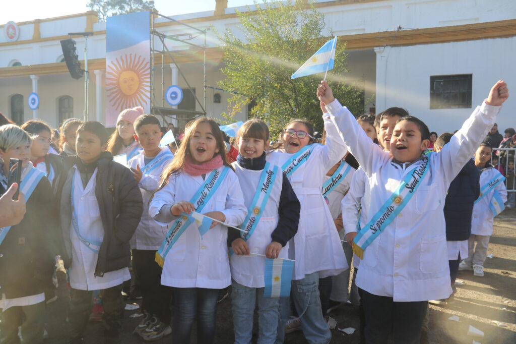 Más de 4.300 alumnos de San Miguel prometieron a la bandera en Campo de Mayo