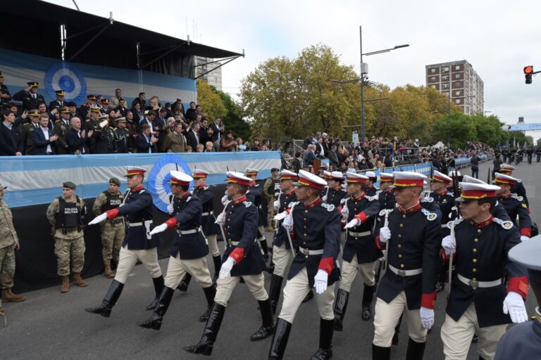 San Miguel celebró el 25 de Mayo con su tradicional desfile patrio