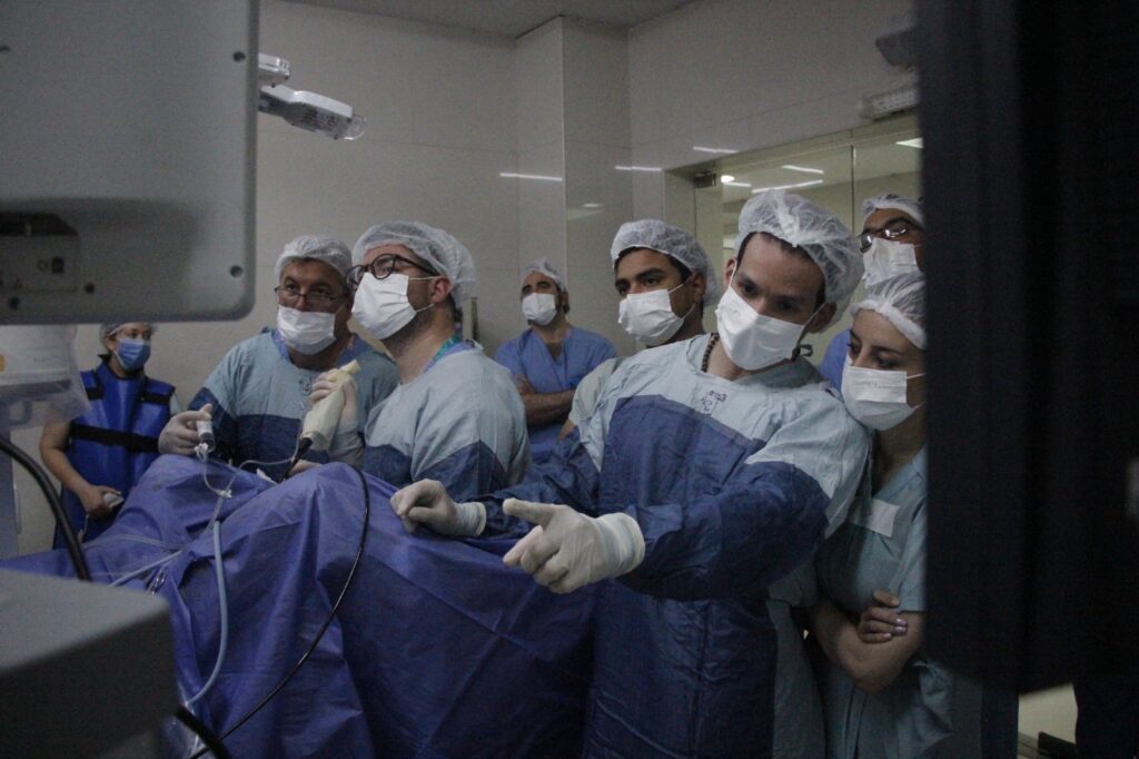 Jornada de cirugía láser para patologías urológicas en el Hospital Larcade